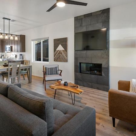 פלאגסטאף Flg Retreat - Modern Home With Mountain Views מראה חיצוני תמונה